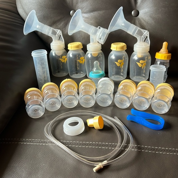 5- 5ozs Medela Breastfeeding Bottles, 9- 2 ozs bottles, Saftey First Medcine lot - Picture 1 of 15